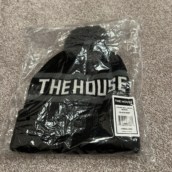 The House Snow Hat *NWT* - Picture 3 of 3